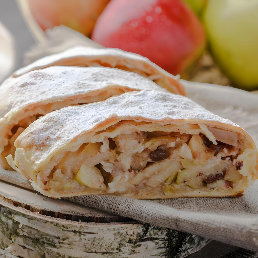 Apple Cinnamon Strudel Flavour: Liquid Concentrate for Food & Beverage Producers